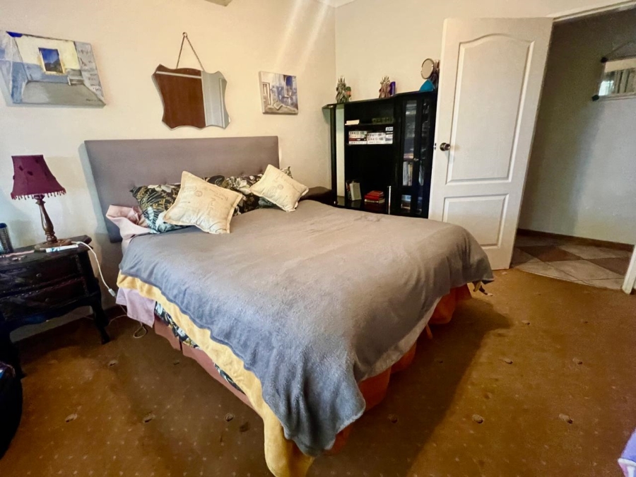 5 Bedroom Property for Sale in Protea Park North West